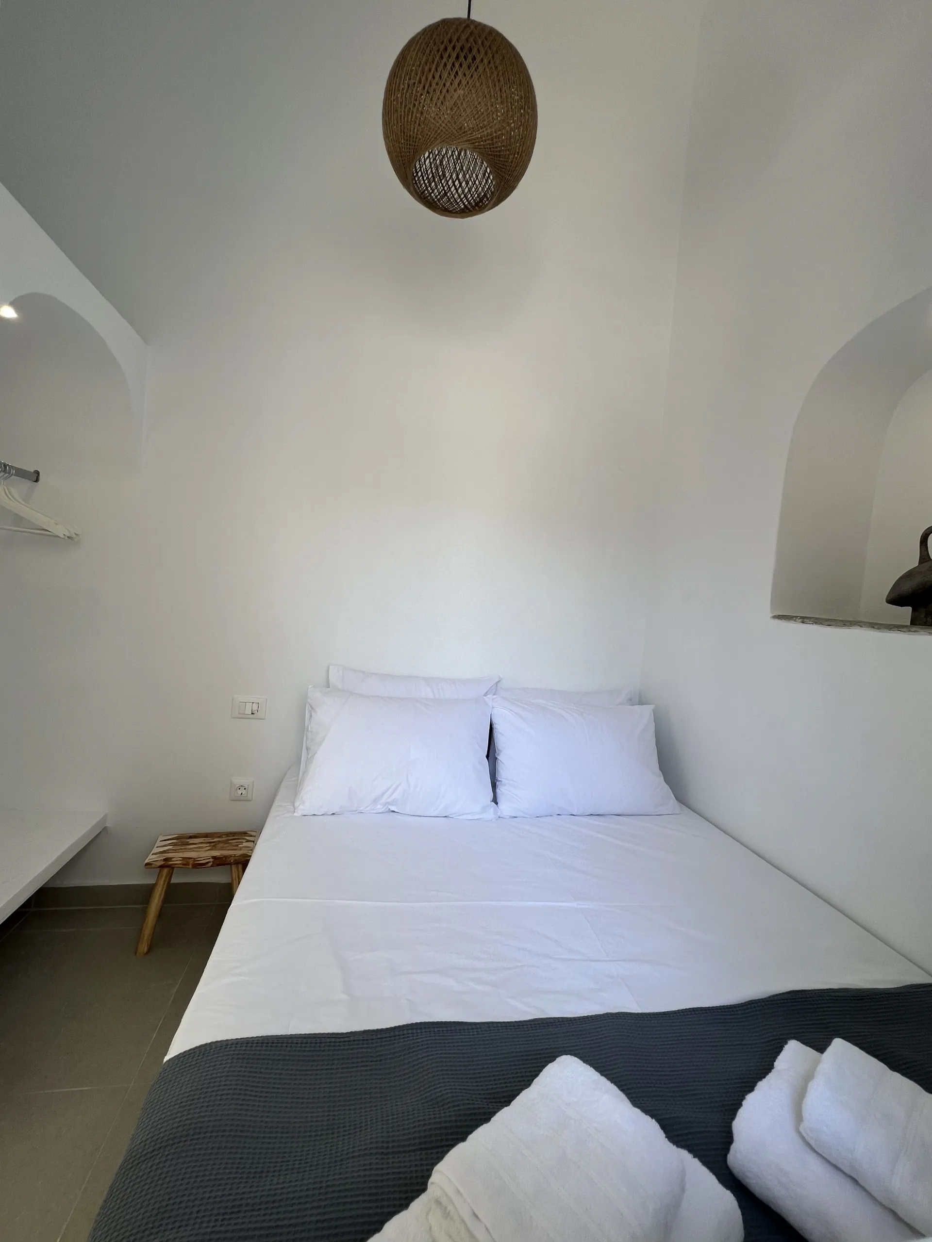 Second bedroom with king-size bed